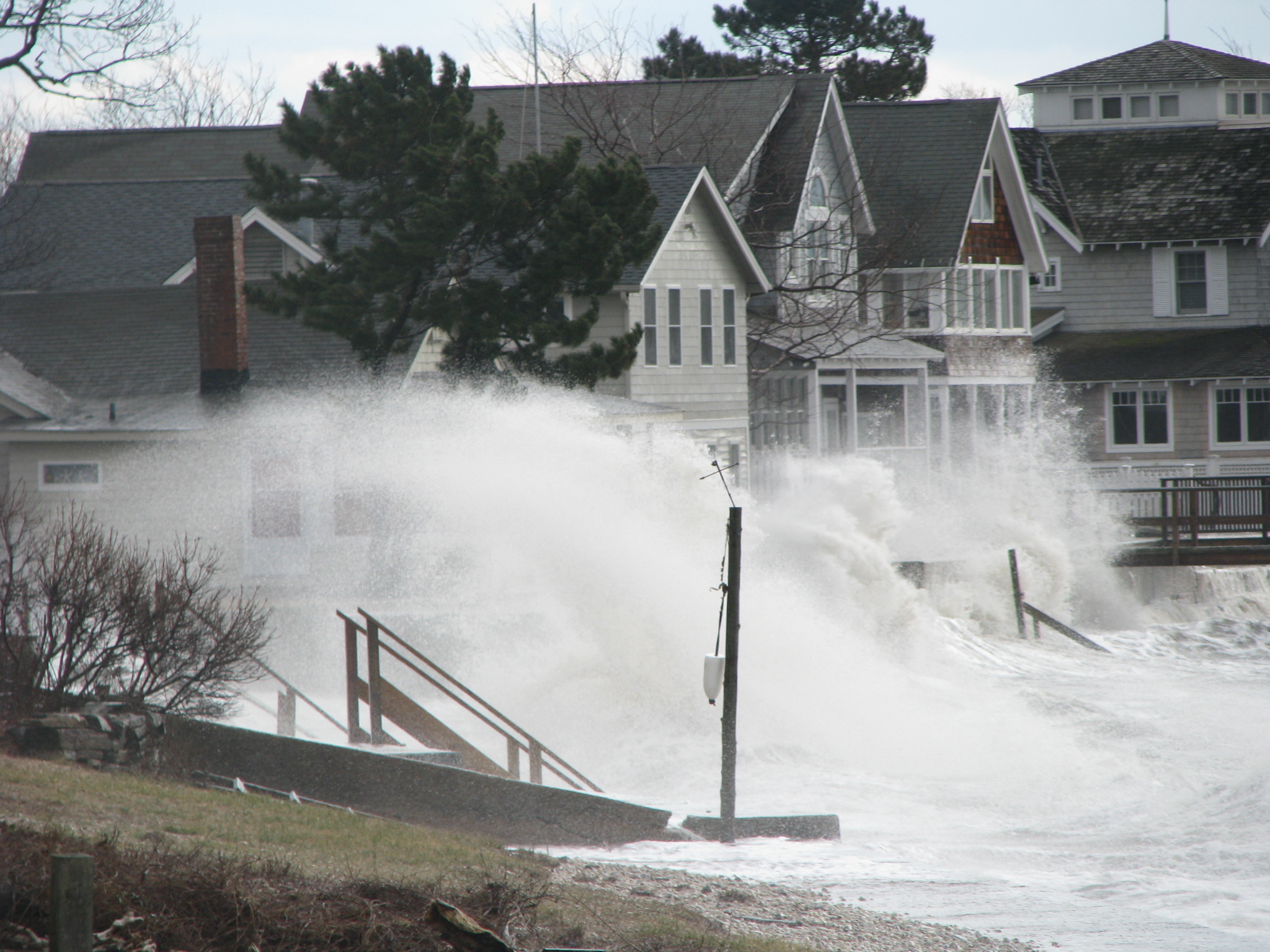 Seawall splashover